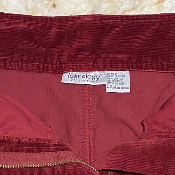 Jeanology Collection Maroon Corduroy Skirt Size 14 - Straight Line Silhouette - Picture 4 of 6